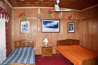 Geneva Houseboat, Srinagar 2